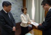 秘書課長へ